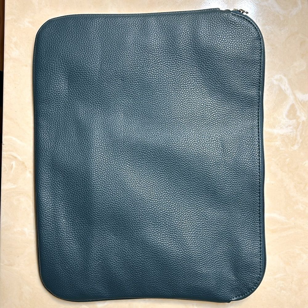 Jewell by Thirty-One padded laptop sleeve